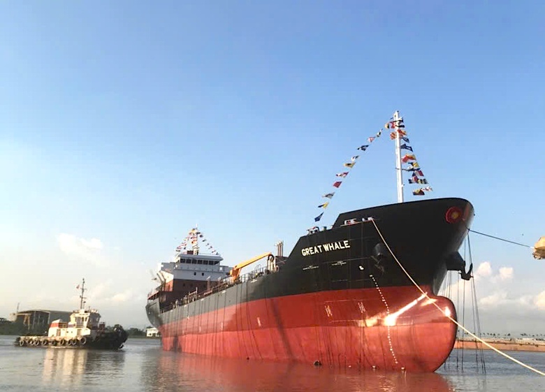 Hạ thủy tàu chở dầu hóa chất quốc tế hơn 9.000m3 tại Hải Phòng- Ảnh 2. Hạ thủy tàu chở dầu hóa chất quốc tế hơn 9.000m3 tại Hải Phòng- Ảnh 2.