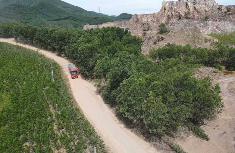 Huế: Tỉnh lộ 16 nắng bụi, mưa lầy tiềm ẩn tai nạn giao th&ocirc;ng- Ảnh 5.