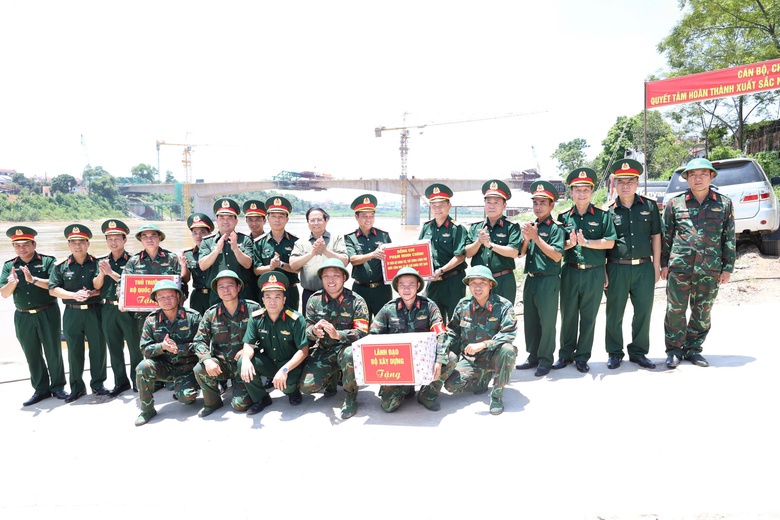 Thủ tướng kiểm tra tiến độ cầu Phong Ch&acirc;u, chỉ đạo x&acirc;y cao tốc mới tại Ph&uacute; Thọ- Ảnh 2.