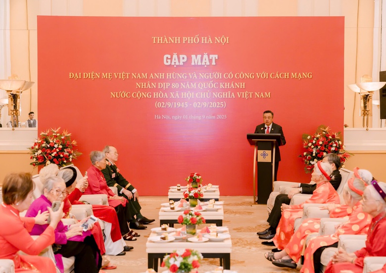 Hà Nội tri ân Mẹ Việt Nam Anh hùng, người có công nhân dịp 80 năm Quốc khánh- Ảnh 2. Hà Nội tri ân Mẹ Việt Nam Anh hùng, người có công nhân dịp 80 năm Quốc khánh- Ảnh 2.