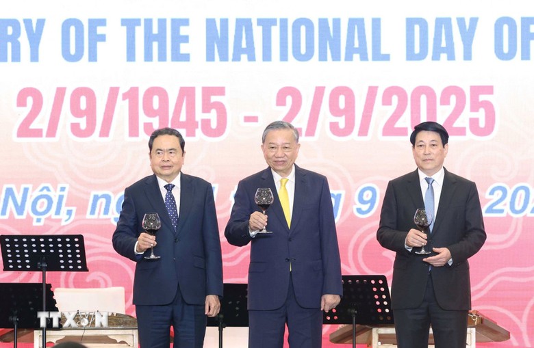 Chủ tịch nước: Kh&aacute;t vọng h&ugrave;ng cường, Việt Nam sẽ tiếp tục chinh phục những đỉnh cao mới- Ảnh 2.