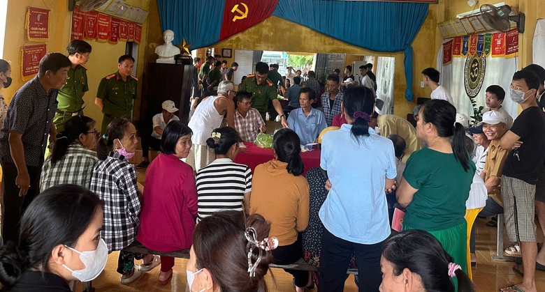 Người d&acirc;n TP.HCM, Đồng Nai xếp h&agrave;ng từ s&aacute;ng sớm nhận qu&agrave; 2/9- Ảnh 1.