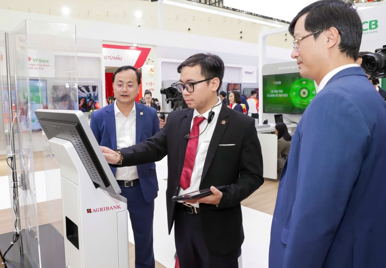 C:\Users\ADMIN\Desktop\Agribank chuẩn bị phủ s&oacute;ng Giải ph&aacute;p Quầy giao dịch th&ocirc;ng minh đến hơn 2200 điểm giao dịch\536276483_1187358963419047_2013484235913943678_n.jpg