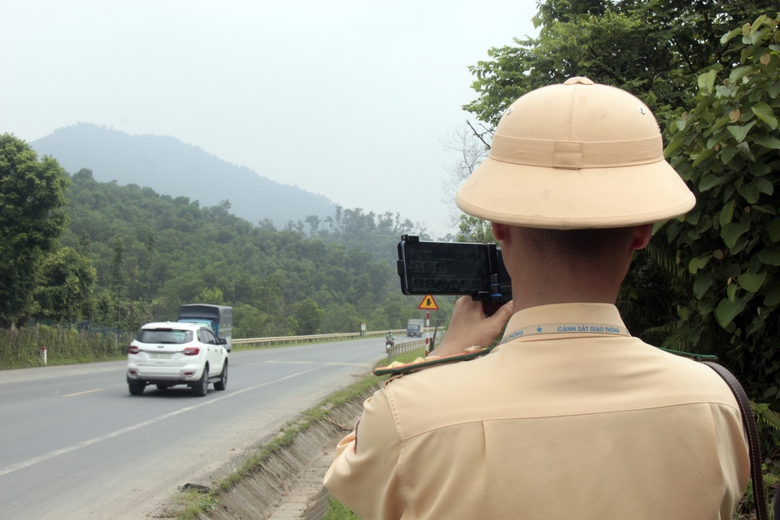 H&agrave; Nội: T&agrave;i xế viện đủ l&yacute; do khi bị lập bi&ecirc;n bản vi phạm tốc độ- Ảnh 1.