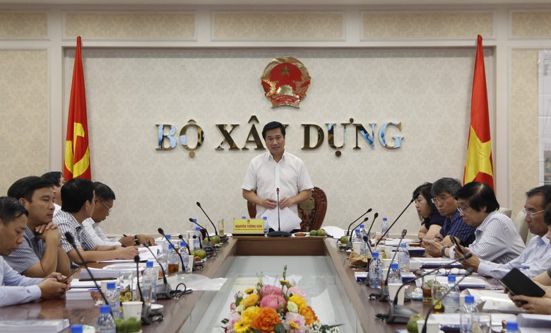 Thứ trưởng Bộ X&acirc;y dựng Nguyễn Tường Văn chủ tr&igrave; Hội nghị thẩm định Đồ &aacute;n điều chỉnh quy hoạch chung x&acirc;y dựng khu kinh tế Năm Căn, tỉnh C&agrave; Mau đến năm 2040.