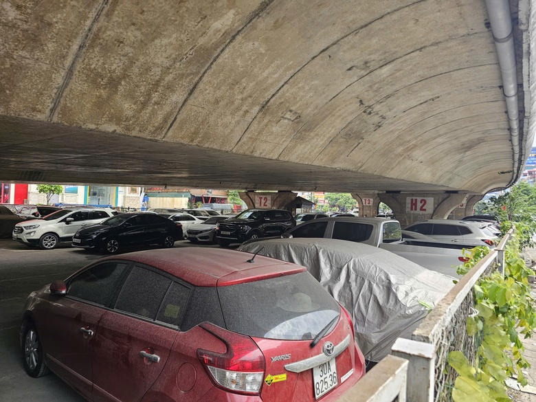 Sau vụ ch&aacute;y dưới gầm cầu Vĩnh Tuy, 3/4 b&atilde;i xe bị "x&oacute;a sổ"- Ảnh 19.