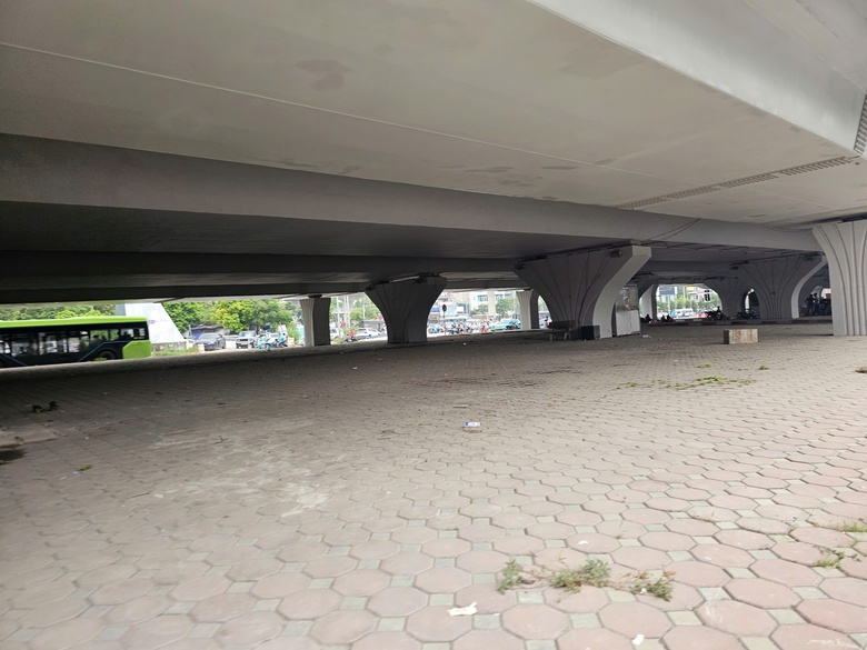 Sau vụ ch&aacute;y dưới gầm cầu Vĩnh Tuy, 3/4 b&atilde;i xe bị "x&oacute;a sổ"- Ảnh 15.