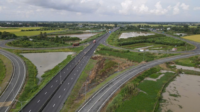 Hoàn thành thảm nhựa, bao giờ cao tốc Lộ Tẻ - Rạch Sỏi thông tuyến?- Ảnh 1. Hoàn thành thảm nhựa, bao giờ cao tốc Lộ Tẻ - Rạch Sỏi thông tuyến?- Ảnh 1.
