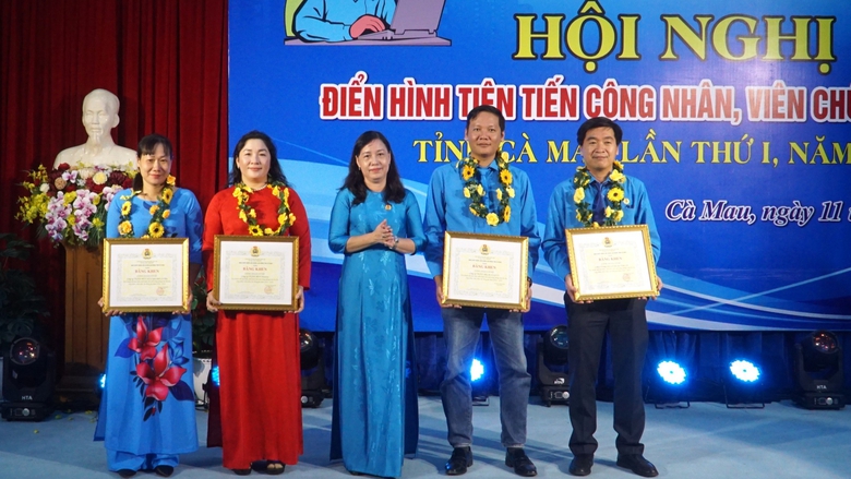 Li&ecirc;n đo&agrave;n Lao động C&agrave; Mau: Khơi dậy l&ograve;ng y&ecirc;u nước của c&ocirc;ng nh&acirc;n, vi&ecirc;n chức, lao động- Ảnh 2.