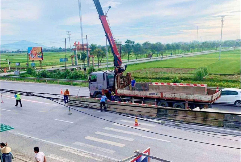 Nghệ An đóng điểm mở dải phân cách trên QL1 sau nhiều vụ tai nạn- Ảnh 1. Nghệ An đóng điểm mở dải phân cách trên QL1 sau nhiều vụ tai nạn- Ảnh 1.