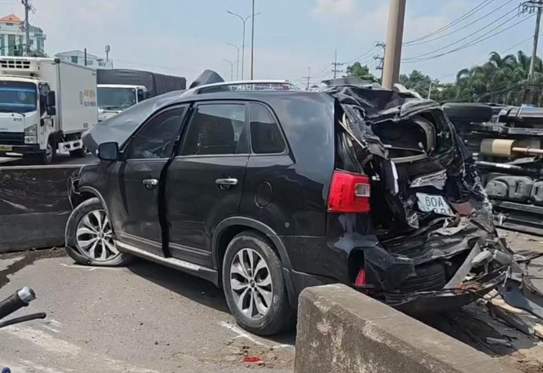 Đồng Nai: Tai nạn liên hoàn giữa 8 ô tô trên QL51, giao thông ùn tắc nhiều giờ- Ảnh 2. Đồng Nai: Tai nạn liên hoàn giữa 8 ô tô trên QL51, giao thông ùn tắc nhiều giờ- Ảnh 2.