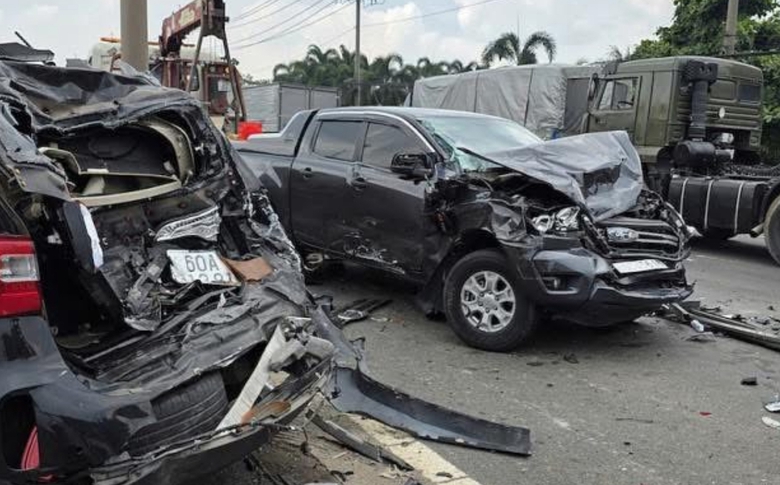 Đồng Nai: Tai nạn liên hoàn giữa 8 ô tô trên QL51, giao thông ùn tắc nhiều giờ- Ảnh 3. Đồng Nai: Tai nạn liên hoàn giữa 8 ô tô trên QL51, giao thông ùn tắc nhiều giờ- Ảnh 3.