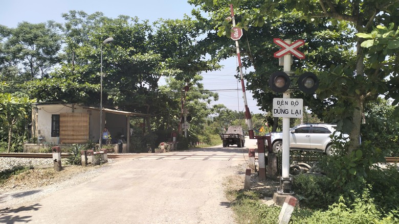 Hà Tĩnh: Khó xóa bỏ triệt để lối đi tự mở do vướng các quy định về xây dựng đường gom- Ảnh 2. Hà Tĩnh: Khó xóa bỏ triệt để lối đi tự mở do vướng các quy định về xây dựng đường gom- Ảnh 2.