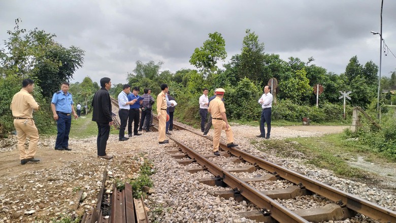 Hà Tĩnh: Khó xóa bỏ triệt để lối đi tự mở do vướng các quy định về xây dựng đường gom- Ảnh 1. Hà Tĩnh: Khó xóa bỏ triệt để lối đi tự mở do vướng các quy định về xây dựng đường gom- Ảnh 1.