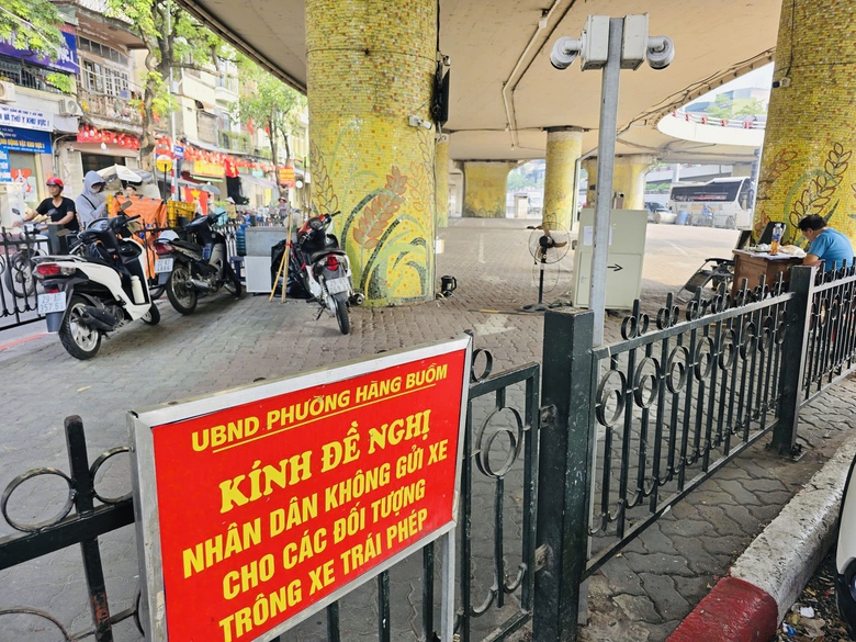 Chủ tịch H&agrave; Nội y&ecirc;u cầu chấn chỉnh vi phạm trong hoạt động tr&ocirc;ng giữ phương tiện- Ảnh 1.