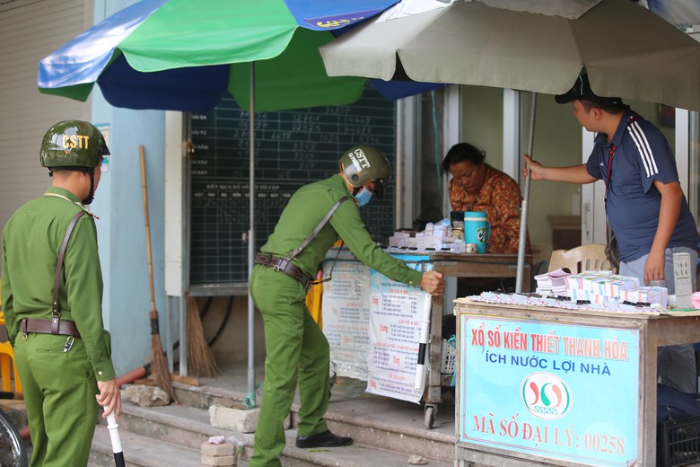 "Si&ecirc;u phường" ở Thanh H&oacute;a dẹp lấn chiếm l&ograve;ng đường, vỉa h&egrave;- Ảnh 2.