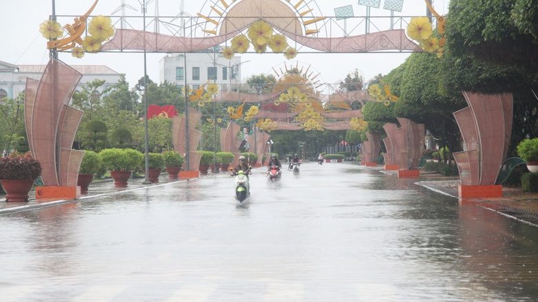 C&agrave; Mau: Mưa lớn k&eacute;o d&agrave;i, nhiều tuyến đường nội &ocirc; Bạc Li&ecirc;u ngập s&acirc;u- Ảnh 6.