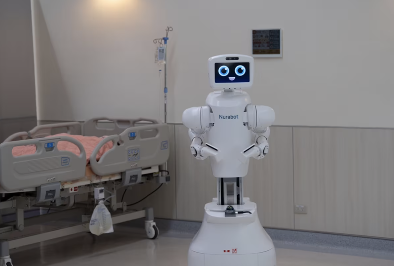Robot y t&aacute; AI c&oacute; thể gi&uacute;p giải quyết t&igrave;nh trạng thiếu hụt nh&acirc;n sự y tế?- Ảnh 1.