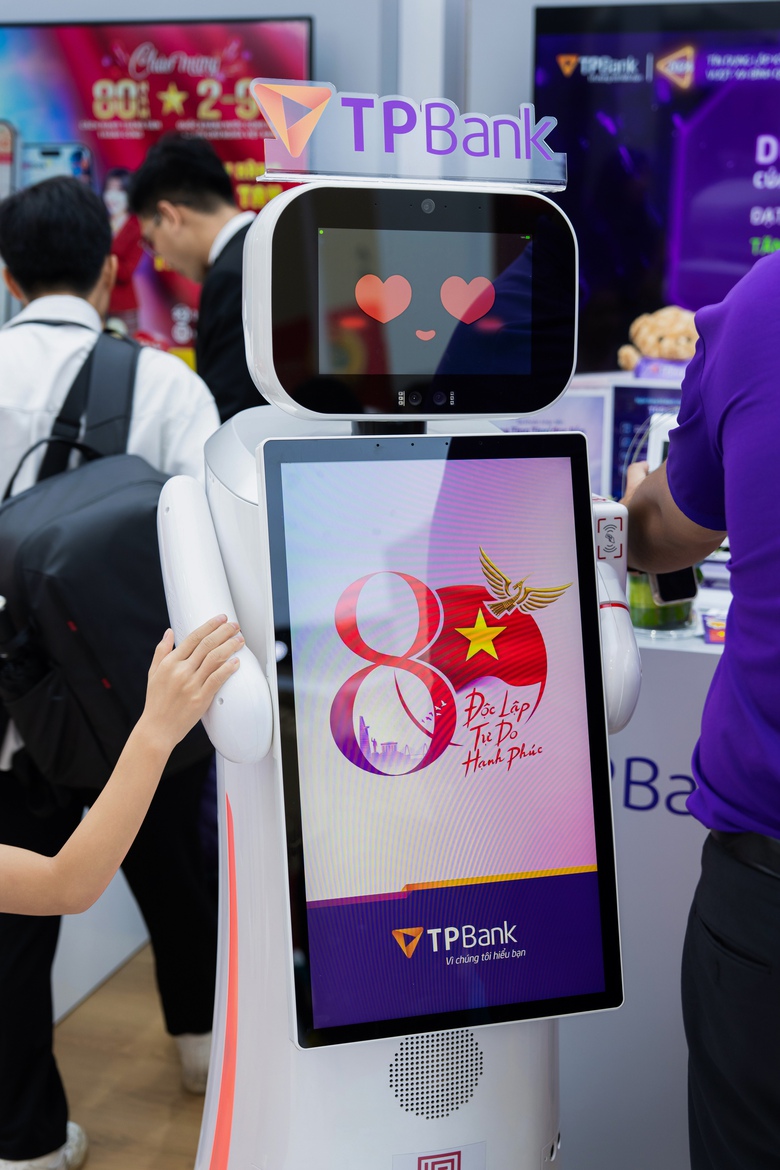 TPBank lựa chọn số h&oacute;a đ&uacute;ng xu thế v&agrave; hiện thực kh&aacute;t vọng E-Vietnam- Ảnh 4.