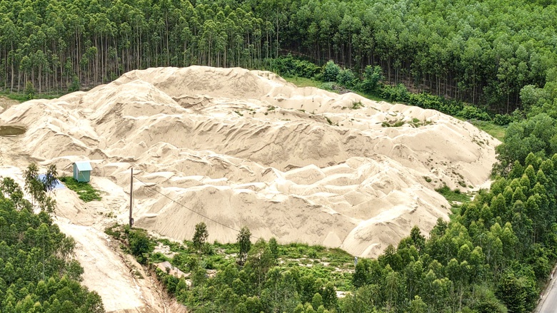 R&agrave; so&aacute;t, xử l&yacute; b&atilde;i tập kết c&aacute;t tr&ecirc;n đất n&ocirc;ng nghiệp ở Gia Lai- Ảnh 3.