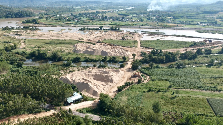 R&agrave; so&aacute;t, xử l&yacute; b&atilde;i tập kết c&aacute;t tr&ecirc;n đất n&ocirc;ng nghiệp ở Gia Lai- Ảnh 5.