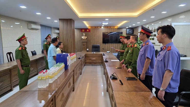 Triệt ph&aacute; đường d&acirc;y sản xuất h&agrave;ng ngh&igrave;n chai giấm giả ở Đ&agrave; Nẵng- Ảnh 1.