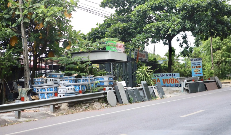 Gia Lai: Ki&ecirc;n quyết ph&aacute; dỡ c&ocirc;ng tr&igrave;nh tr&aacute;i ph&eacute;p, chặn t&aacute;i lấn chiếm- Ảnh 5.