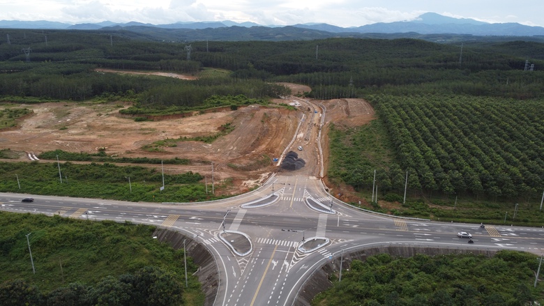 Vì sao dự án đường gần 1.500 tỷ đồng ở Quảng Ngãi vẫn thi công cầm chừng?- Ảnh 13. Vì sao dự án đường gần 1.500 tỷ đồng ở Quảng Ngãi vẫn thi công cầm chừng?- Ảnh 13.