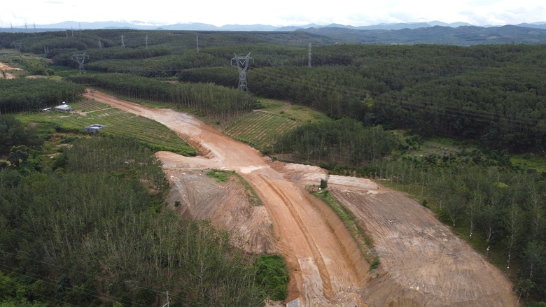 Vì sao dự án đường gần 1.500 tỷ đồng ở Quảng Ngãi vẫn thi công cầm chừng?- Ảnh 12. Vì sao dự án đường gần 1.500 tỷ đồng ở Quảng Ngãi vẫn thi công cầm chừng?- Ảnh 12.