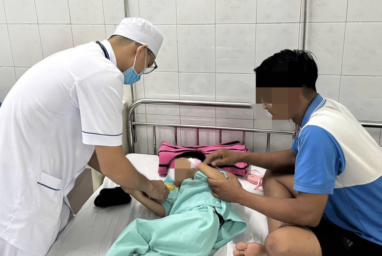 Đồng Nai: Hơn 13.000 ca sốt xuất huyết, bệnh viện dốc sức điều trị bệnh nhi nặng- Ảnh 1.