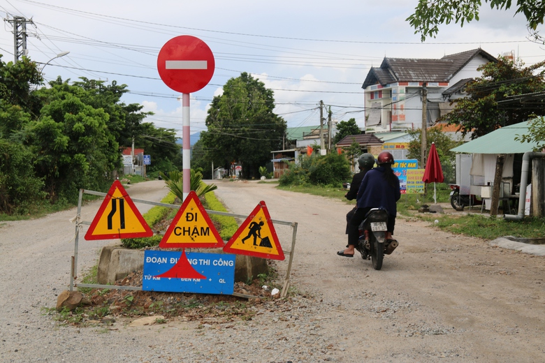 Đường 457 tỷ đồng ở Quảng Ng&atilde;i thi c&ocirc;ng &igrave; ạch, g&acirc;y bức x&uacute;c- Ảnh 8.
