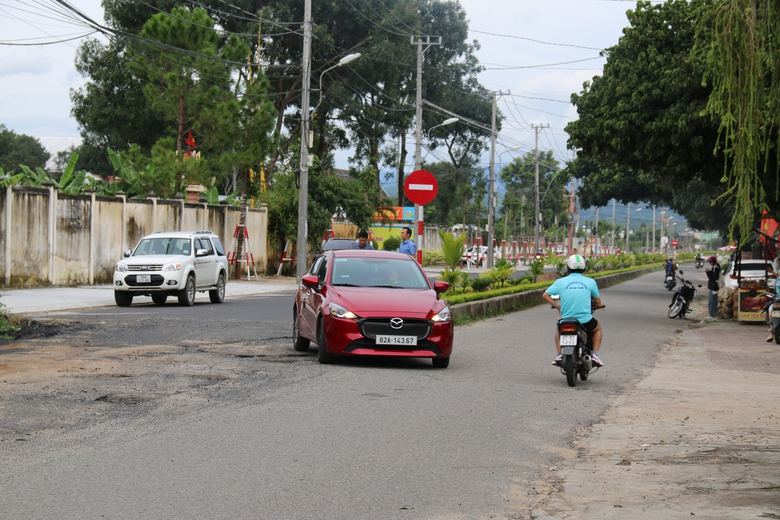 Đường 457 tỷ đồng ở Quảng Ng&atilde;i thi c&ocirc;ng &igrave; ạch, g&acirc;y bức x&uacute;c- Ảnh 4.