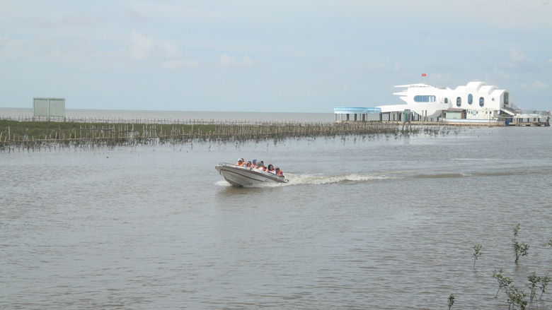 C&agrave; Mau: Ưu ti&ecirc;n ph&aacute;t triển kết cấu hạ tầng giao th&ocirc;ng kết nối c&aacute;c khu, điểm du lịch- Ảnh 1.