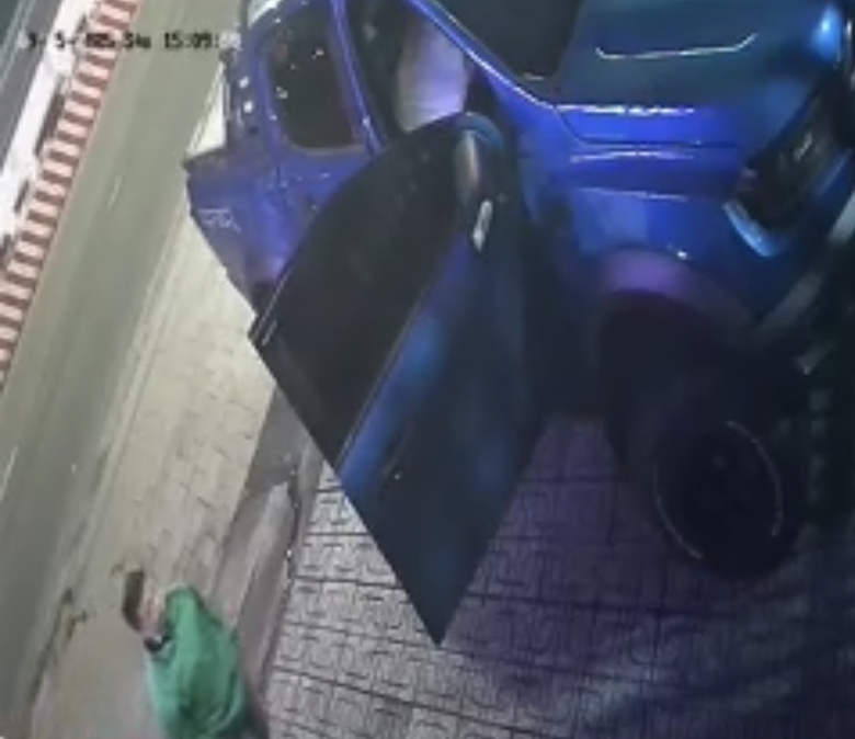 Bắt giữ nghi phạm trộm gần 30 c&acirc;y v&agrave;ng khi nạn nh&acirc;n ngủ qua đ&ecirc;m tr&ecirc;n &ocirc; t&ocirc;- Ảnh 1.