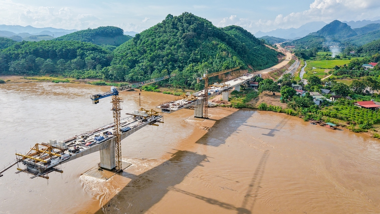 Thi c&ocirc;ng li&ecirc;n tục, kh&ocirc;ng nghỉ, đưa cao tốc Tuy&ecirc;n Quang - H&agrave; Giang về đ&iacute;ch năm 2025- Ảnh 1.