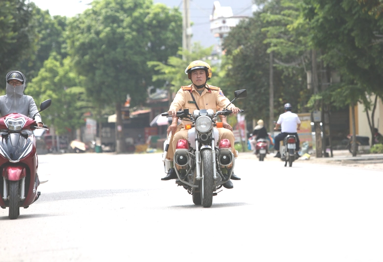 CSGT Thanh H&oacute;a ra qu&acirc;n xử l&yacute; học sinh vi phạm giao th&ocirc;ng- Ảnh 2.