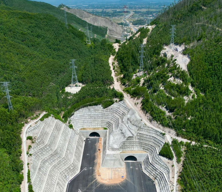 Quyết liệt nhiều biện pháp đưa cao tốc Quy Nhơn - Chí Thạnh về đích- Ảnh 2. Quyết liệt nhiều biện pháp đưa cao tốc Quy Nhơn - Chí Thạnh về đích- Ảnh 2.