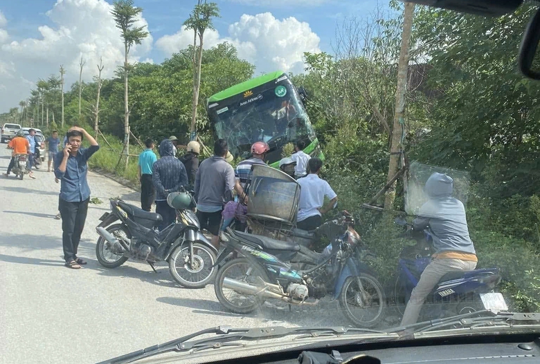 Tai nạn li&ecirc;n ho&agrave;n tr&ecirc;n cao tốc Cầu Giẽ - Ninh B&igrave;nh, nhiều người bị thương- Ảnh 2.