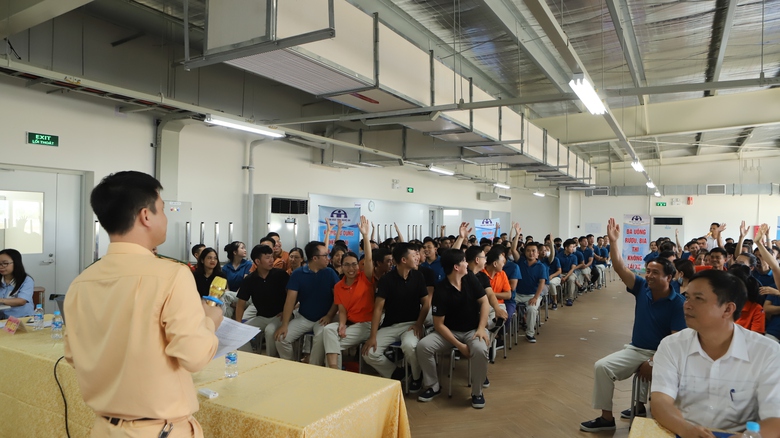 Nh&acirc;n rộng m&ocirc; h&igrave;nh "C&ocirc;ng nh&acirc;n giữ g&igrave;n an to&agrave;n giao th&ocirc;ng", s&aacute;ng kiến từ thực tiễn- Ảnh 3.