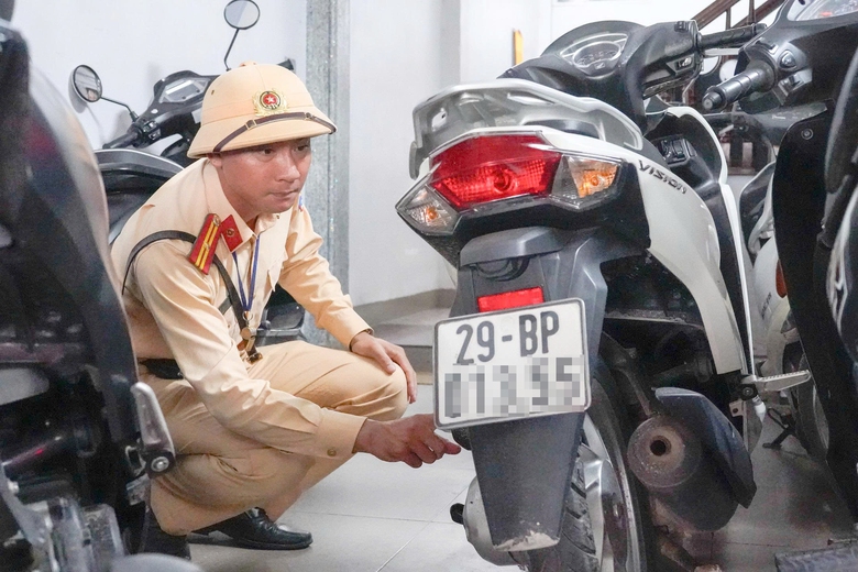 Hà Nội quyết liệt ngăn tình trạng học sinh, phụ huynh vi phạm giao thông- Ảnh 3. Hà Nội quyết liệt ngăn tình trạng học sinh, phụ huynh vi phạm giao thông- Ảnh 3.