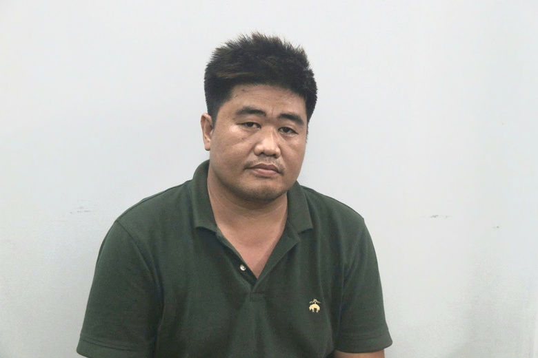 Bắt đối tượng h&agrave;nh hung cụ &ocirc;ng sau va chạm giao th&ocirc;ng tại TP.HCM- Ảnh 1.