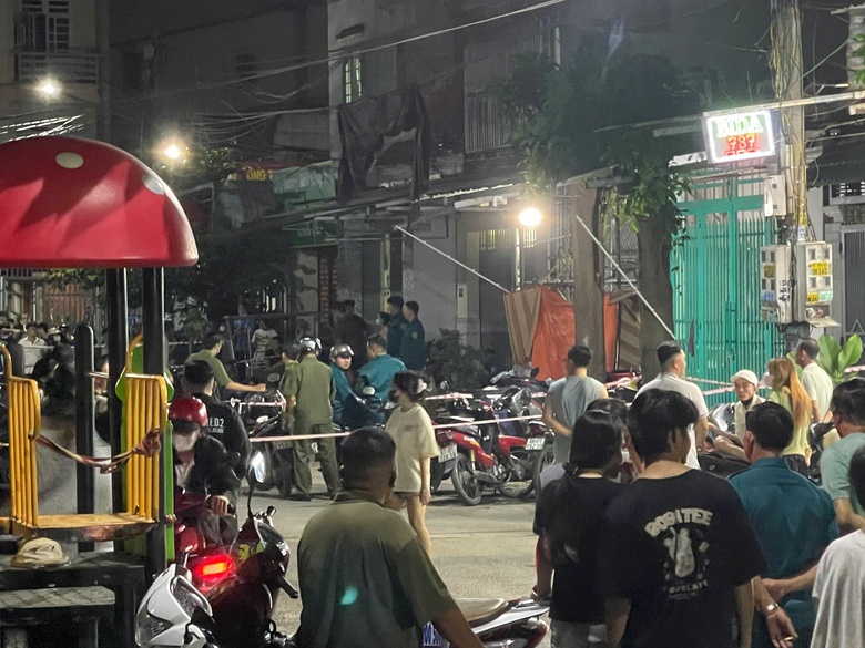 TP.HCM: Hai vợ chồng tử vong trước cửa nh&agrave; trọ- Ảnh 2.