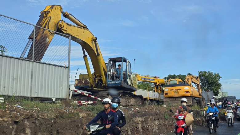 Chậm tiến độ n&acirc;ng tĩnh kh&ocirc;ng c&aacute;c cầu ph&iacute;a Nam, h&agrave;ng loạt nh&agrave; thầu bị nhắc nhở- Ảnh 1.