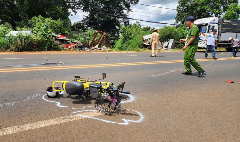 Chiếc xe đạp điện tại hiện trường vụ tai nạn. Chiếc xe đạp điện tại hiện trường vụ tai nạn.