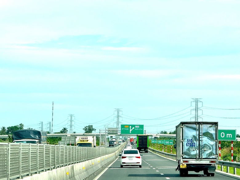 Trước 15/10, hoàn thành GPMB thi công hạng mục bổ sung trên cao tốc Mỹ Thuận - Cần Thơ- Ảnh 1. Trước 15/10, hoàn thành GPMB thi công hạng mục bổ sung trên cao tốc Mỹ Thuận - Cần Thơ- Ảnh 1.