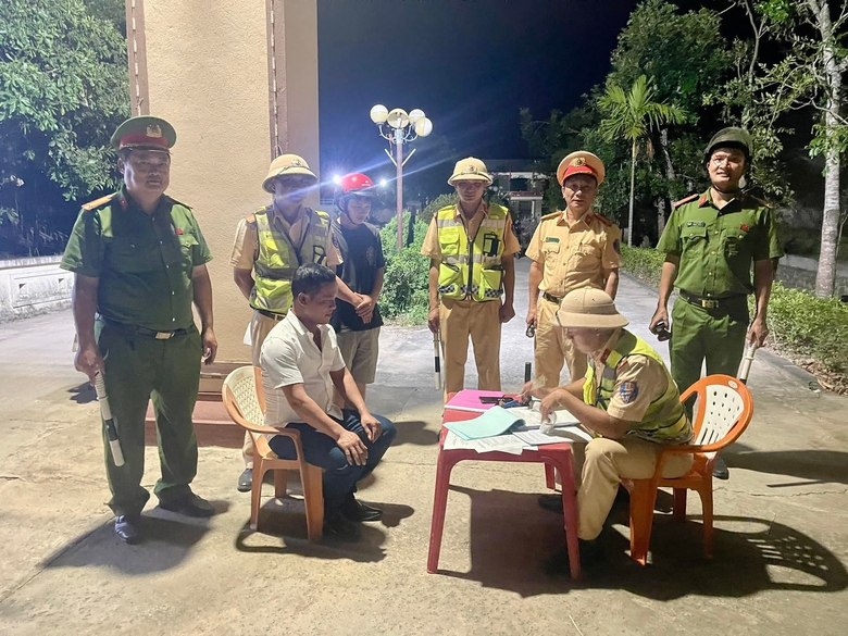 H&agrave; Tĩnh: Ki&ecirc;n quyết xử l&yacute; vi phạm TTATGT &ldquo;Kh&ocirc;ng c&oacute; v&ugrave;ng cấm, kh&ocirc;ng c&oacute; ngoại lệ&rdquo;- Ảnh 1.