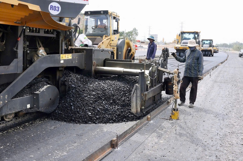 Cần gỡ điểm nghẽn, tăng tốc giải ngân vốn giao thông - Ảnh 2. Cần gỡ điểm nghẽn, tăng tốc giải ngân vốn giao thông - Ảnh 2.