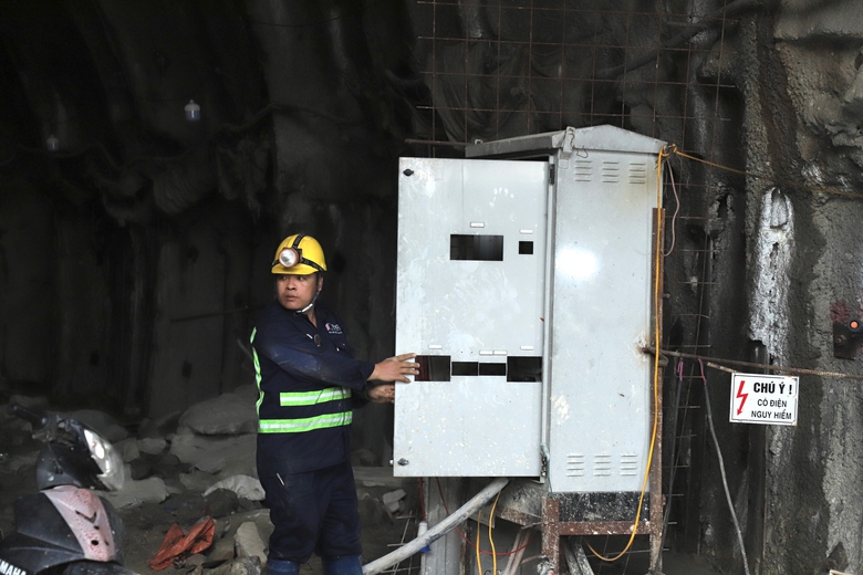 Thi c&ocirc;ng hầm Phượng Ho&agrave;ng gặp kh&oacute;&hellip; v&igrave; thiếu điện, nước ngầm đổ xối xả- Ảnh 2.