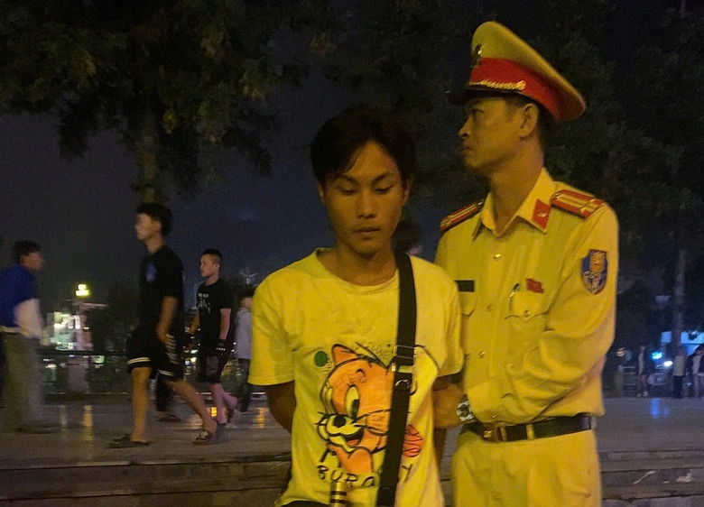 CSGT L&agrave;o Cai căng m&igrave;nh đảm bảo ATGT, ngăn chặn thanh thiếu ni&ecirc;n g&acirc;y rối trật tự- Ảnh 2.