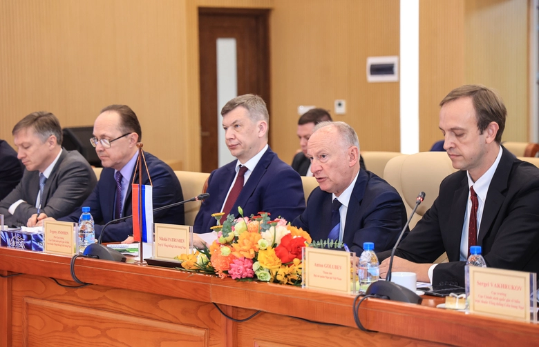 Bộ trưởng Trần Hồng Minh: Th&uacute;c đẩy hợp t&aacute;c h&agrave;ng hải Việt - Nga thực chất, hiệu quả- Ảnh 4.